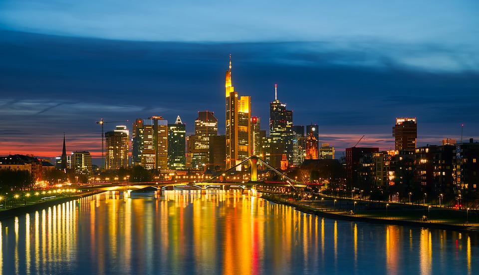 Thành phố Frankfurt về đêm